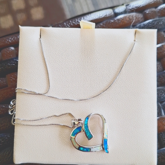 Beautiful Sterling Silver Chain with opal Heart Pendant - Picture 1 of 2